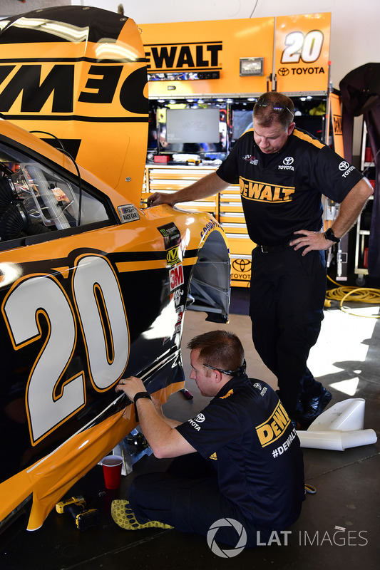 Erik Jones, Joe Gibbs Racing Toyota crew