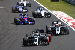 Romain Grosjean, Haas F1 Team VF-17, Kevin Magnussen, Haas F1 Team VF-17, Daniil Kvyat, Scuderia Tor
