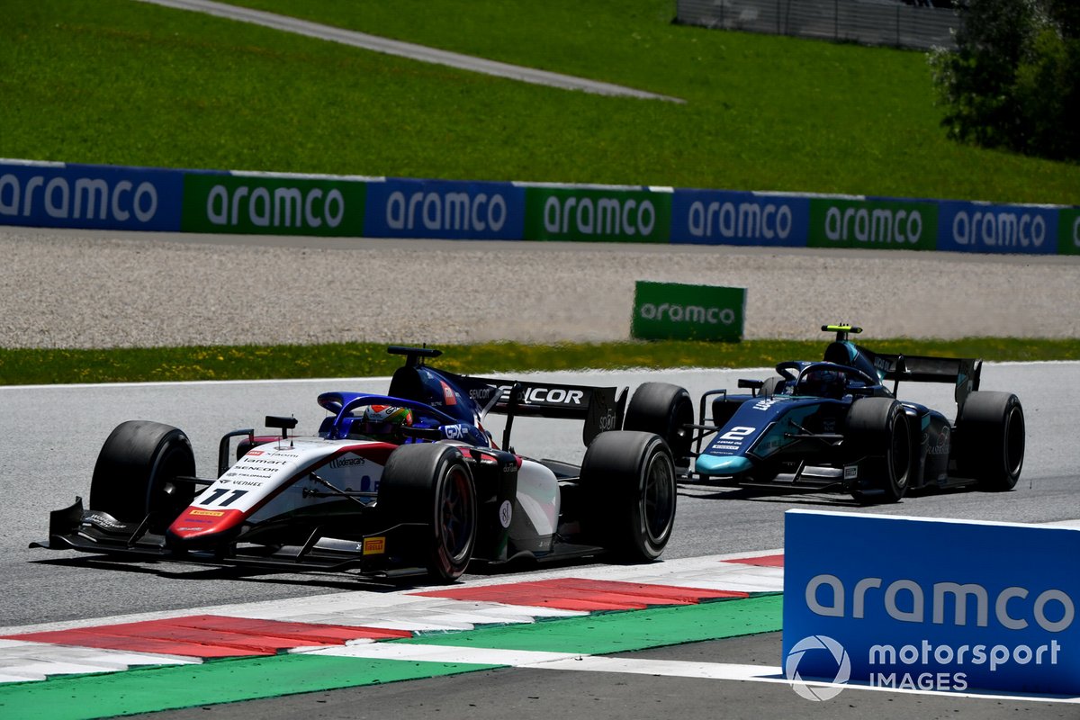 Louis Deletraz, Charouz Racing System, devant Dan Ticktum, Dams