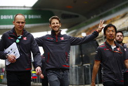 Ромен Грожан, Haas F1 Team, прогулюється трасою