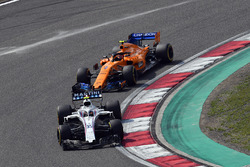 Sergey Sirotkin, Williams FW41 and Stoffel Vandoorne, McLaren MCL33