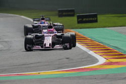Esteban Ocon, Sahara Force India F1 VJM10, Sergio Perez, Sahara Force India F1 VJM10