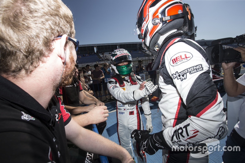 Nirei Fukuzumi, ART Grand Prix, George Russell, ART Grand Prix en parc ferme