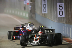 Kevin Magnussen, Haas F1 Team VF-17, Daniil Kvyat, Scuderia Toro Rosso STR12, Lance Stroll, Williams