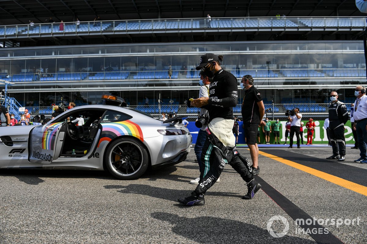 Lewis Hamilton, Mercedes-AMG F1, sur la grille