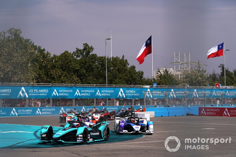 Mitch Evans, Jaguar Racing, Jaguar I-Type 4, Maximilian Günther, BMW I Andretti Motorsports, BMW iFE.20, at the start of the race