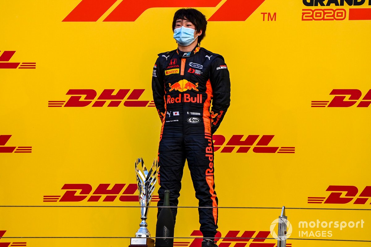 Yuki Tsunoda, Carlin, 1st position, on the podium