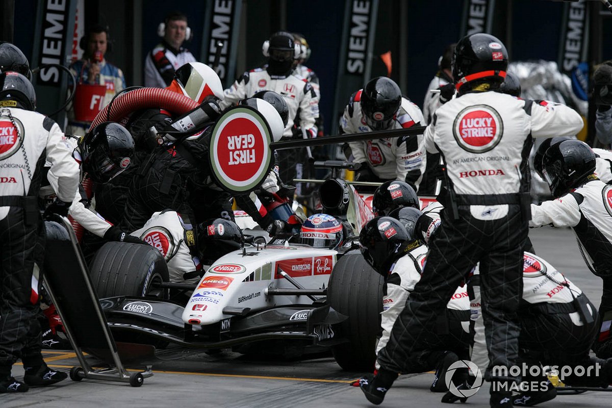 Takuma Sato saat berada di pit stop