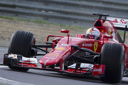 Sebastian Vettel, Ferrari test de 2017 spec Pirelli