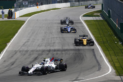 Lance Stroll, Williams FW40, Jolyon Palmer, Renault Sport F1 Team RS17