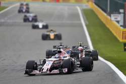 Sergio Perez, Sahara Force India F1 VJM10, Kevin Magnussen, Haas F1 Team VF-17