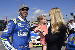 Jimmie Johnson, Hendrick Motorsports Chevrolet, mit Ehefrau Chandra und Tochter Lydia