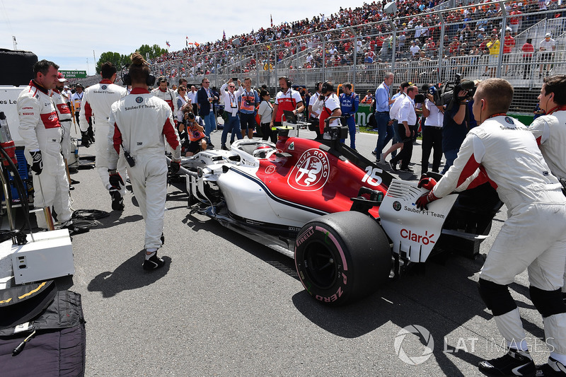 Charles Leclerc, Sauber C37 on the grid