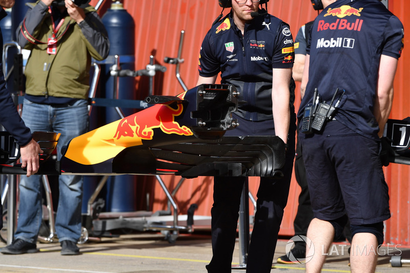 Red Bull Racing RB14 ön kanat detayı