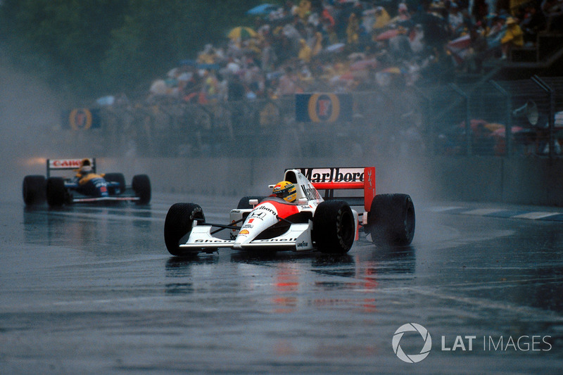 Ayrton Senna, McLaren MP4/6 saat turun di Sirkuit Adelaide, dan memenangi GP Australia 1991