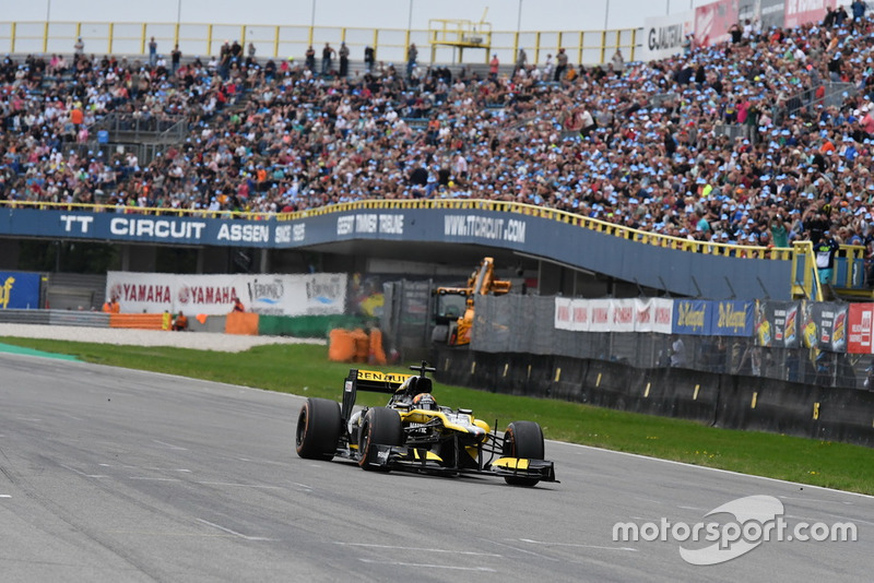 Carlos Sainz Jr. Renault F1 Team hace vueltas de demostración en Assen.