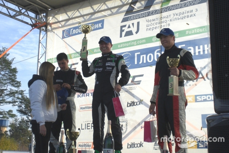 Подіум GT Open2: Владислав Феоктистов, Ігор Скуз, Андрій Скуз