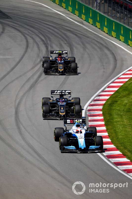 George Russell, Williams Racing FW42, Romain Grosjean, Haas VF-19, Kevin Magnussen, Haas VF-19