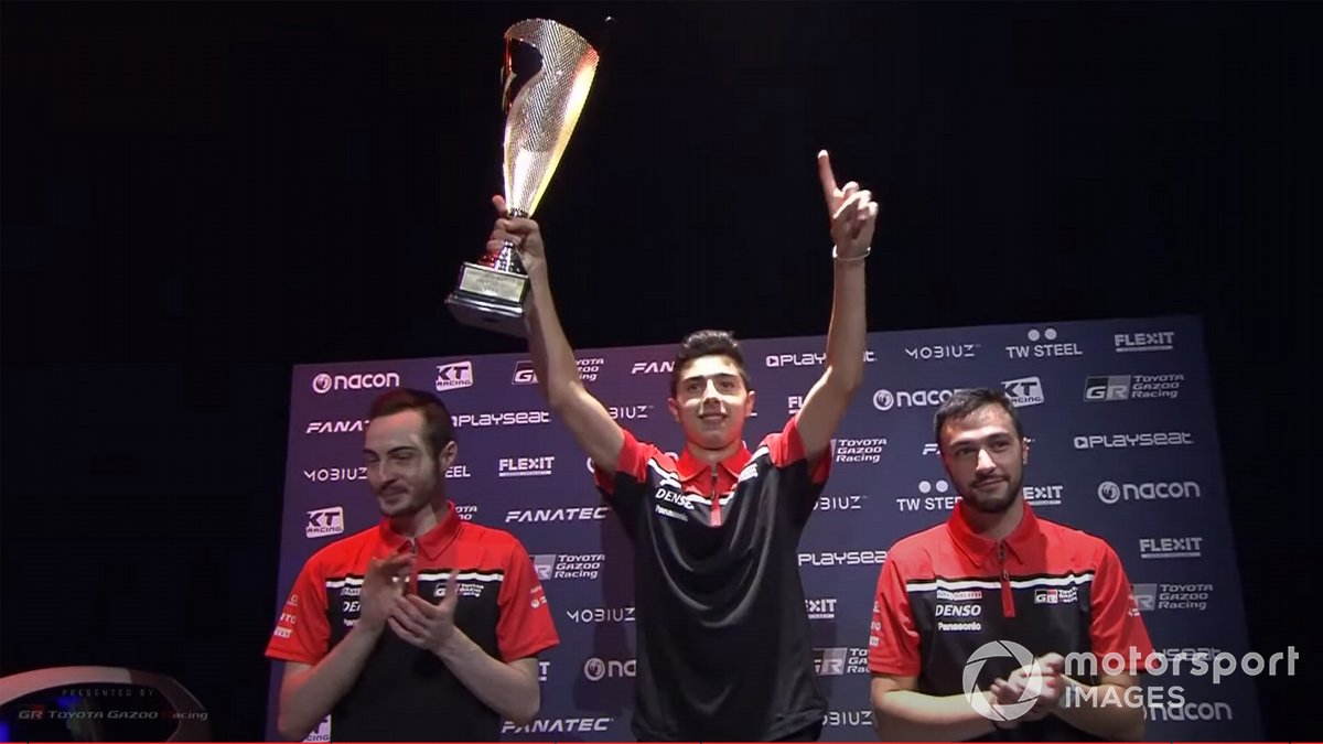 Sami-Joe saat memenangkan WRCc Esports 2020, serta membawa pulang hadiah GR Yaris