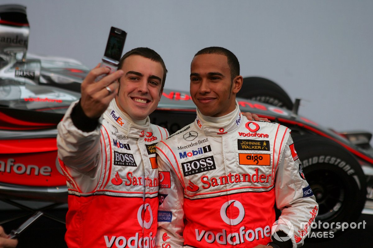 Fernando Alonso, McLaren, Lewis Hamilton, McLaren, di F1 2007.