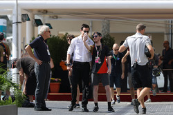 Toto Wolff, Mercedes AMG F1 Director of Motorsport fans selfie