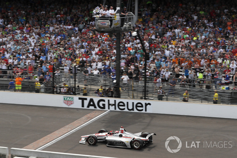 Will Power, Team Penske Chevrolet melintasi garis finis