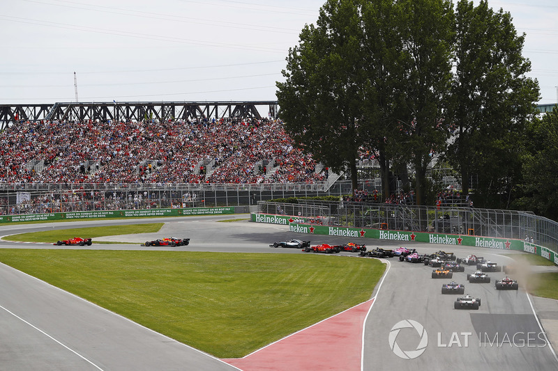 Sebastian Vettel, Ferrari SF71H, precede Valtteri Bottas, Mercedes AMG F1 W09, Max Verstappen, Red Bull Racing RB14
