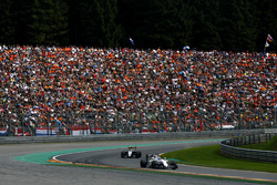 Felipe Massa, Williams FW38 Mercedes; Sergio Perez, Force India VJM09 Mercedes