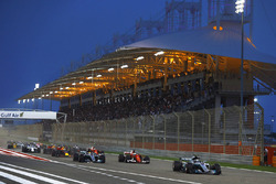 Start: Valtteri Bottas, Mercedes AMG F1 W08, führt