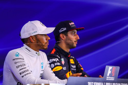 Race winner Lewis Hamilton, Mercedes AMG F1 and Daniel Ricciardo, Red Bull Racing in the Press Conference