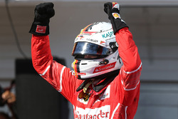 Il vincitore della gara Sebastian Vettel, Ferrari