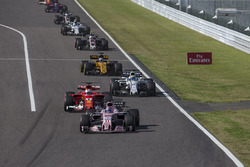 Sergio Pérez, Sahara Force India VJM10 y Sebastian Vettel, Ferrari SF70H