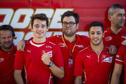 Charles Leclerc, PREMA Powerteam, Antonio Fuoco, PREMA Powerteam takım ile kutlama yapıyor