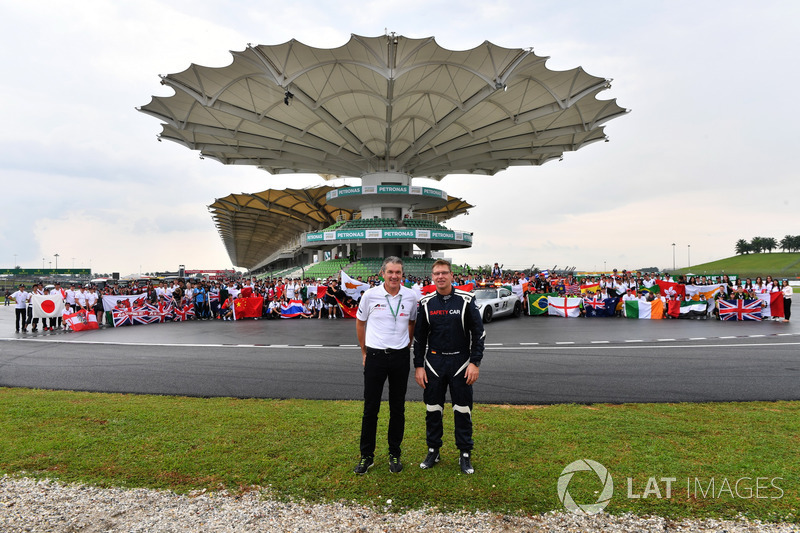 Andrew Denford, F1 in Schools, Bernd Maylander, FIA Safety Car Driver and F1 in Schools group photo
