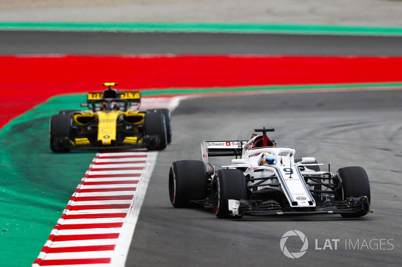 Marcus Ericsson, Sauber C37, Carlos Sainz Jr., Renault Sport F1 Team R.S. 18
