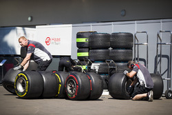 Haas F1 Team engineers with tyres
