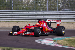 Esteban Gutierrez, Ferrari test de 2017 spec Pirelli