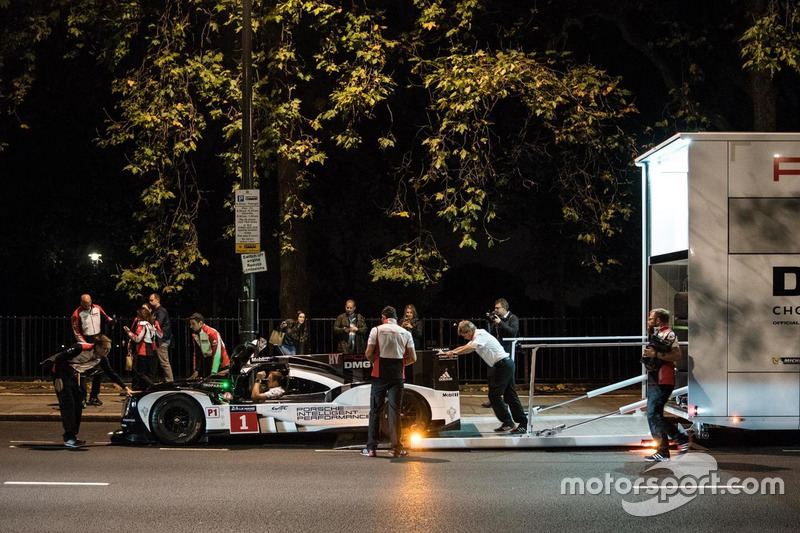 Марк Веббер на Porsche 919 Hybrid LMP1 в Лондоні