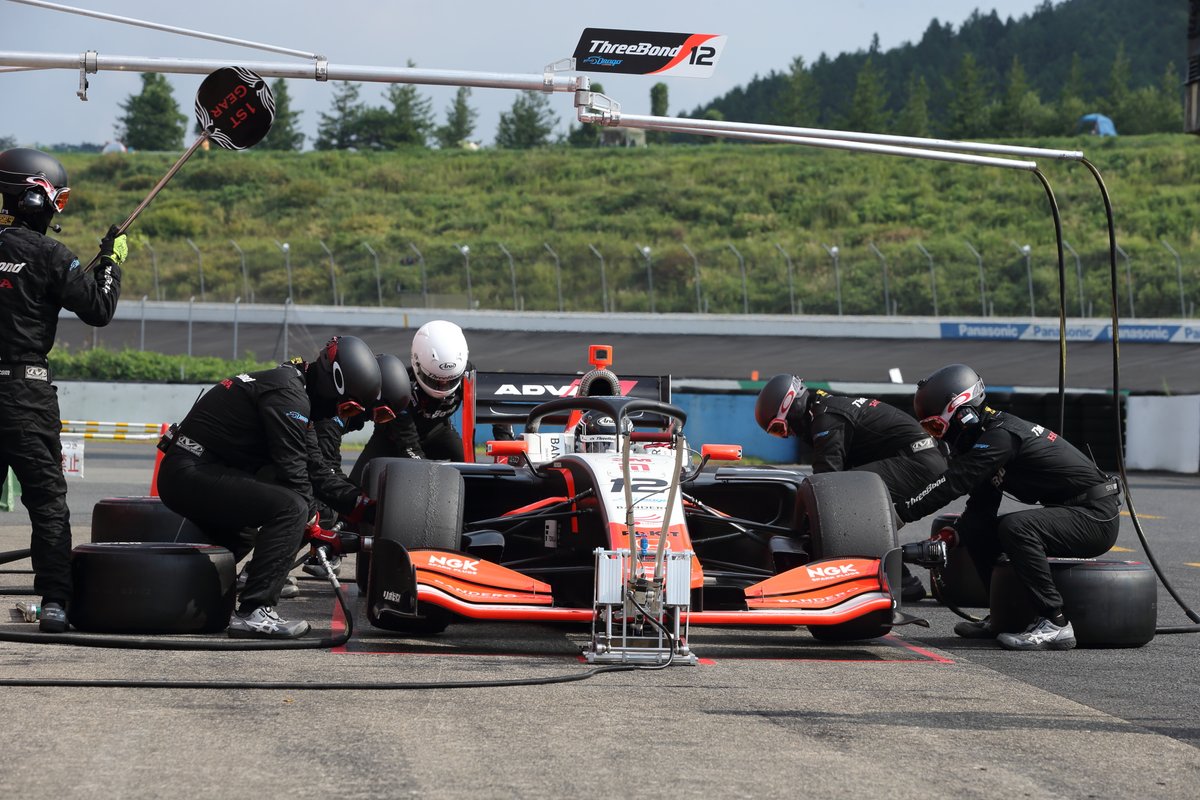 第3戦から第5戦は塚越がドライブした