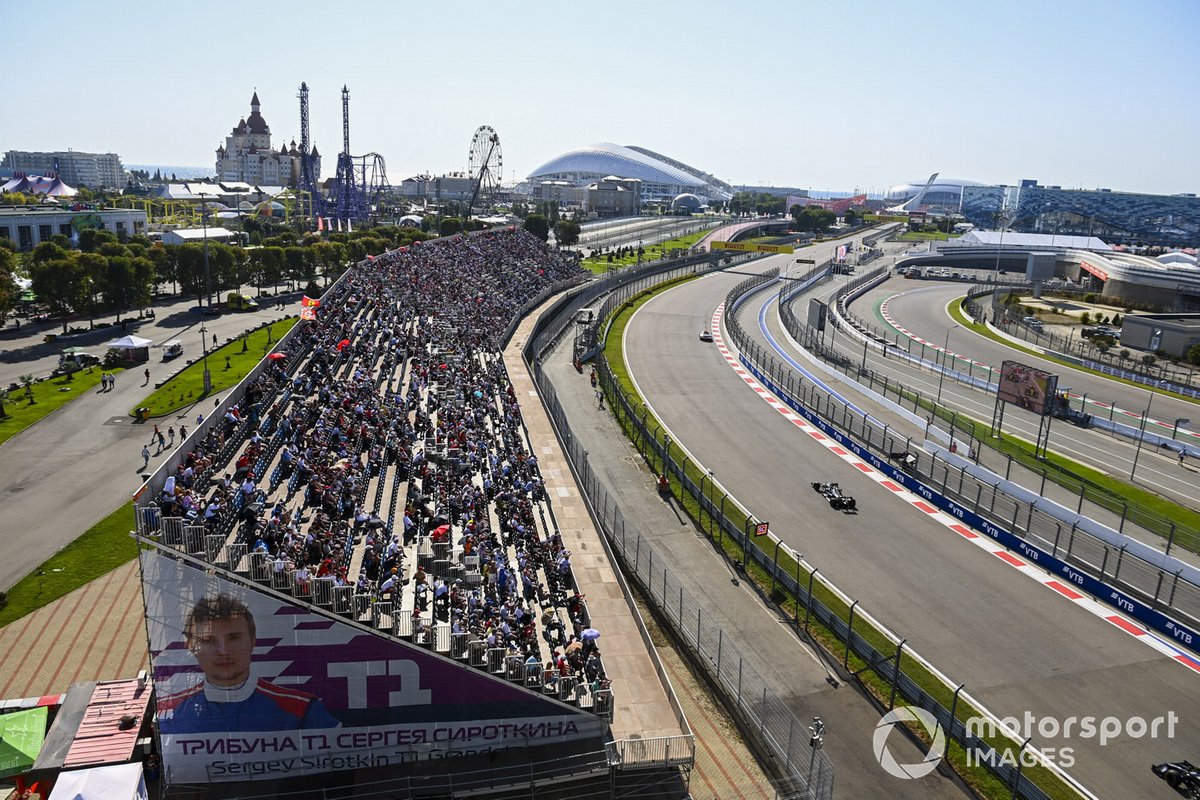 The Safety Car Lewis Hamilton, Mercedes F1 W11, Valtteri Bottas, Mercedes F1 W11, and the rest of the field