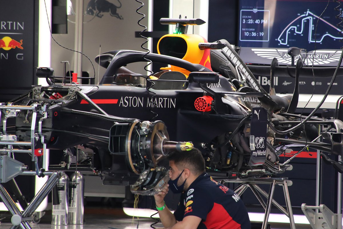 Red Bull RB16, dettaglio tecnico del doppio pilone sulla vettura di Max Verstappen