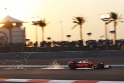 Vonken bij Kimi Raikkonen, Ferrari SF16-H
