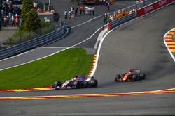Esteban Ocon, Sahara Force India F1 VJM10, Stoffel Vandoorne, McLaren MCL32