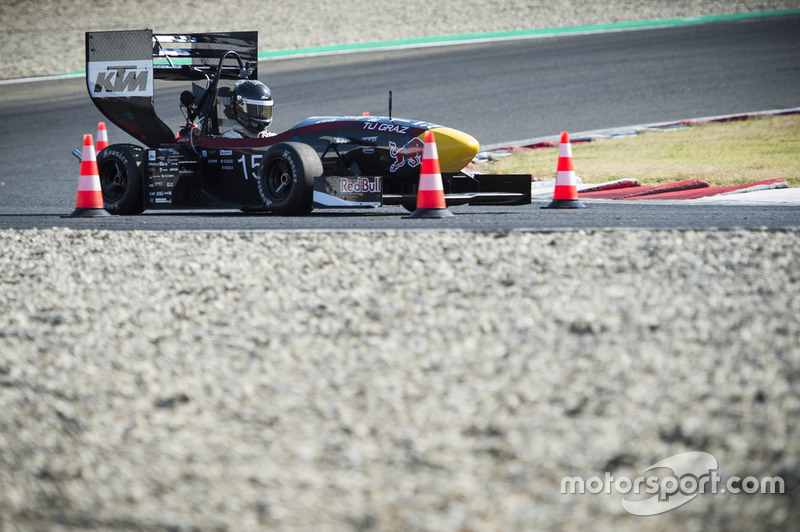 Azione in pista durante la gara Endurance