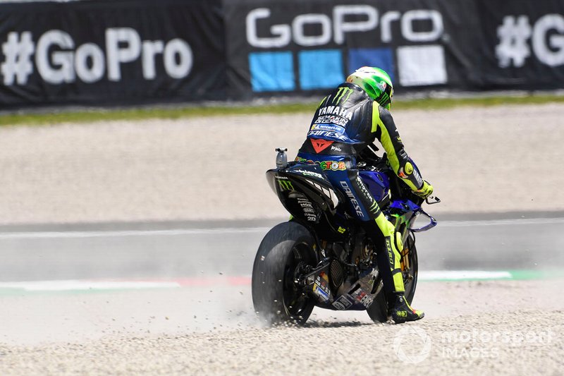 Op zijn geliefde Mugello vloog Rossi van de baan door een touché en crashte later door een persoonlijke fout