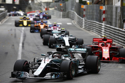 Льюіс Хемілтн, Mercedes AMG F1 W09, Кімі РАйкконен, Ferrari SF71H