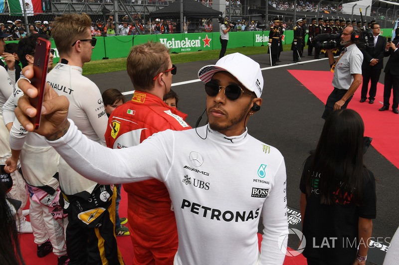 ¿Cuántas temporadas tardó en ser tetracampeón Hamilton?