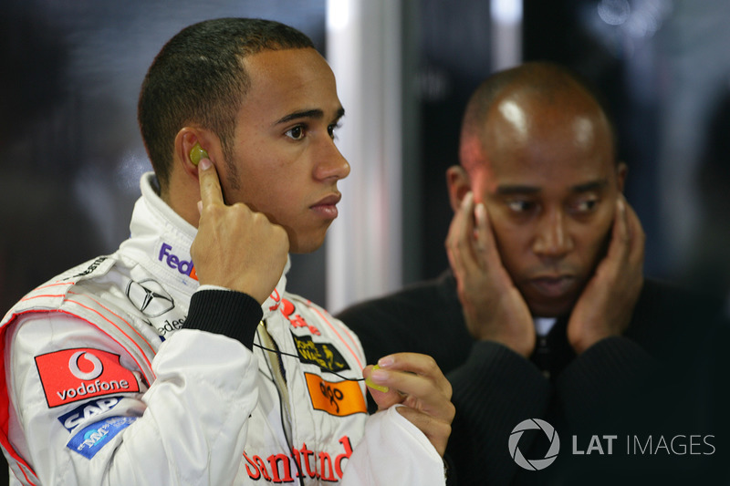 Lewis Hamilton, McLaren MP4-22 y su padre Anthony