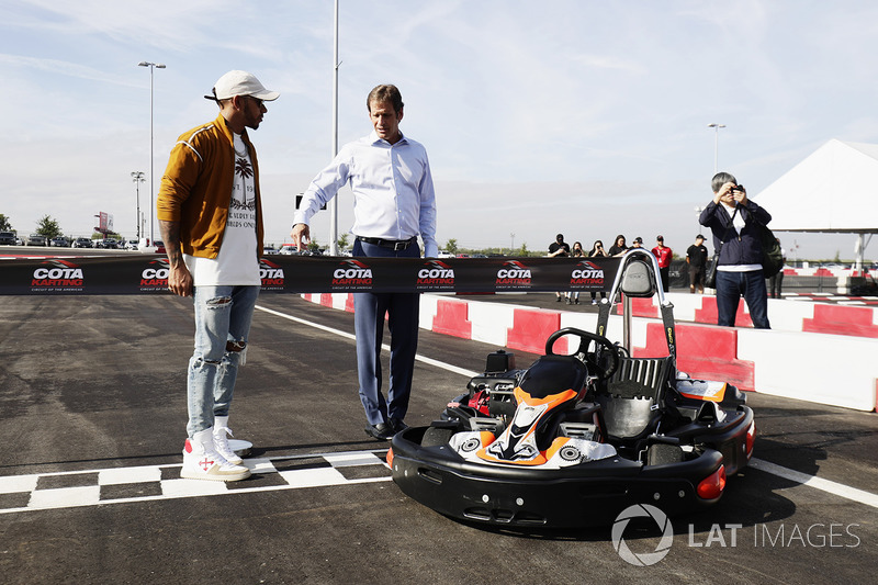 Льюіс Хемілтон, Mercedes AMG F1, відкриває картодром