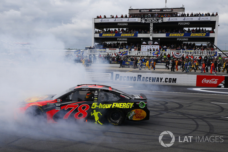 Race winner Martin Truex Jr., Furniture Row Racing, Toyota Camry Bass Pro Shops/5-hour ENERGY